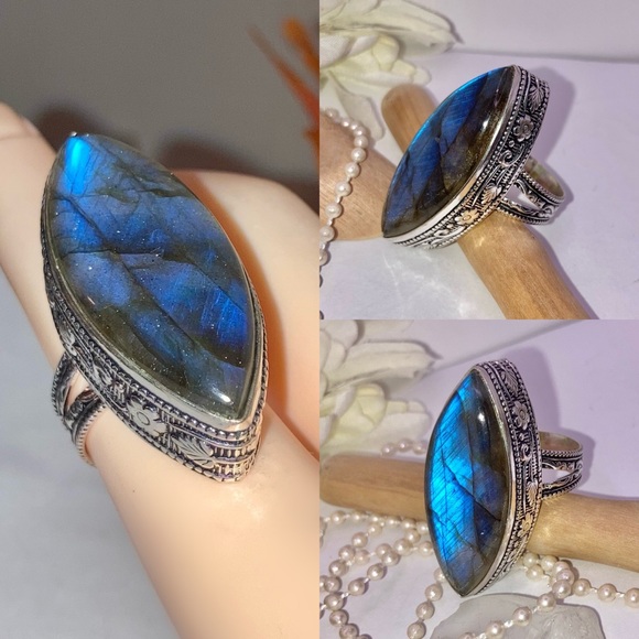 Exquisite Blue Flash Labradorite Gemstone Handmade Ring - Picture 3 of 5